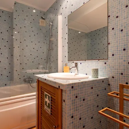 By Gt House * Sesimbra
