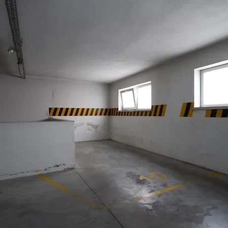By Gt House