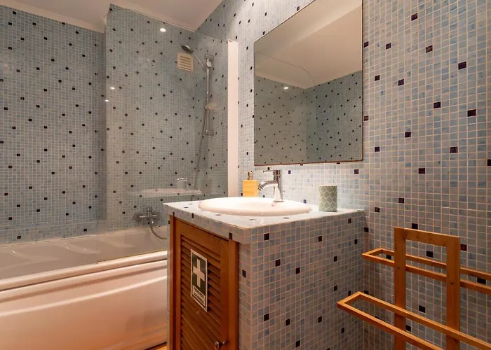 By Gt House * Sesimbra